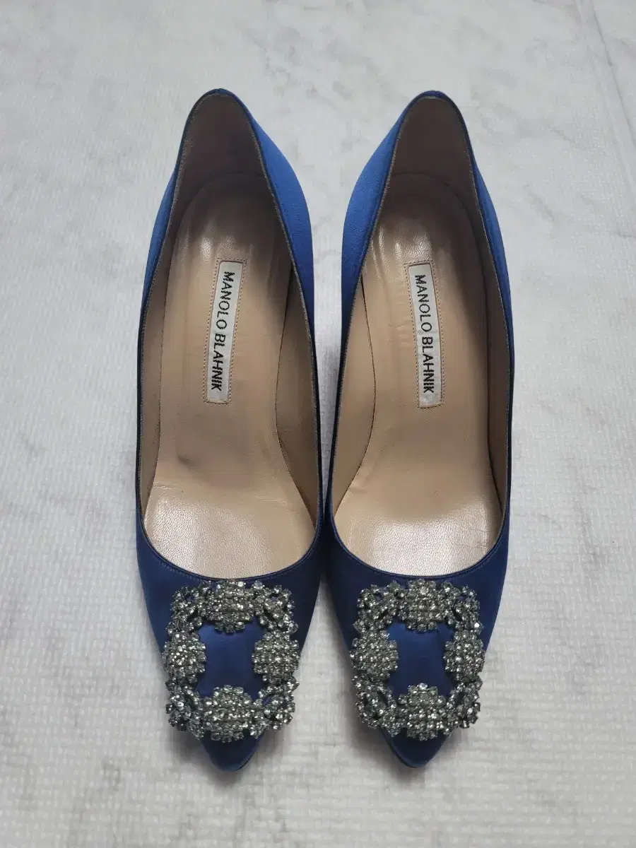 마놀로 블라닉 Manolo Blahnik 36